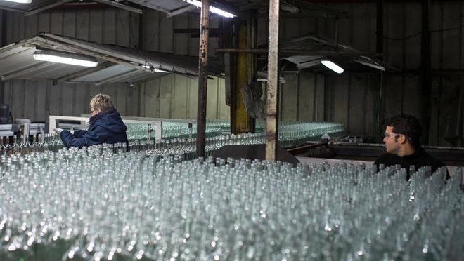 开元体育官方环球最大玻璃厂1天造200万个瓶子机械一停就报废！(图3)